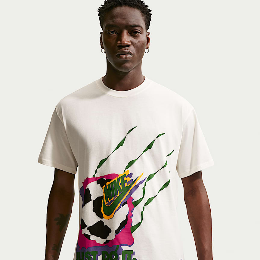 Nike Sportswear T-Shirt. Nike.com
